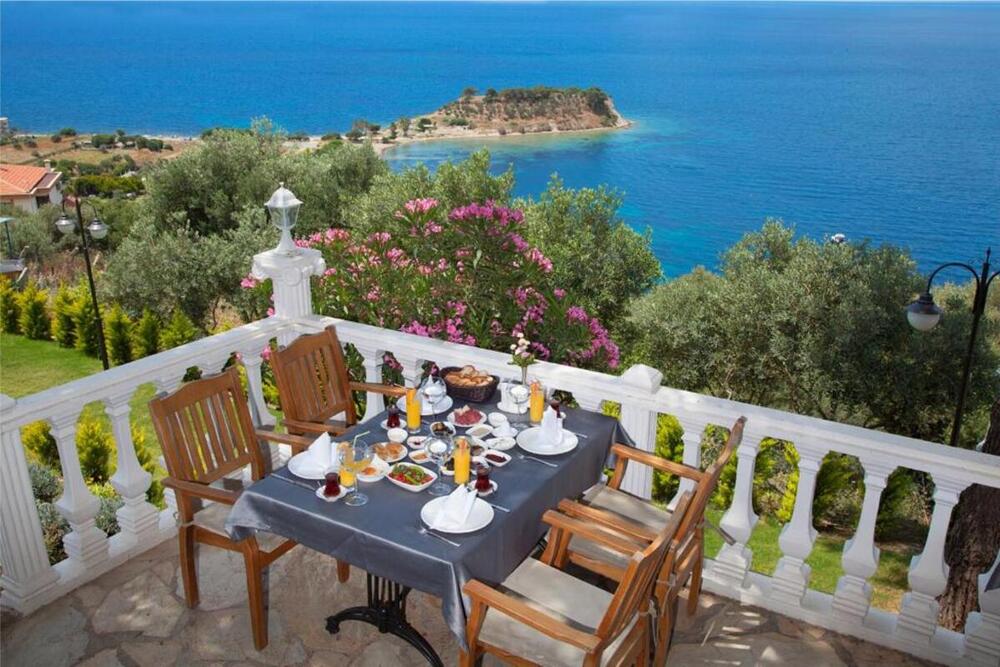 NEOPOL HOTEL DELUXE (1)